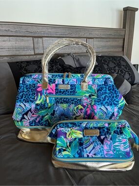NIP Lilly Pulitzer Weekender Tote Bag & Cosmetic Bag Multi Lilly’s  Party Patch